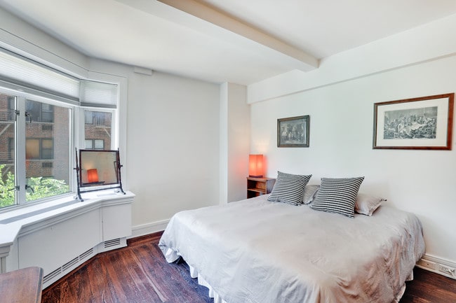 Building Photo - 170 E 77th St