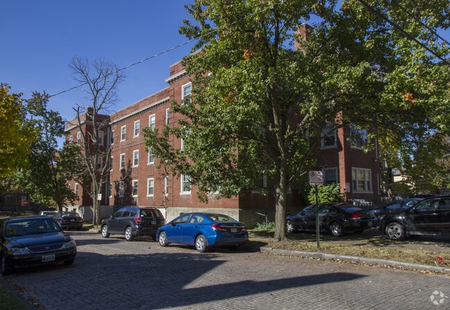 Building Photo - Neil Manor