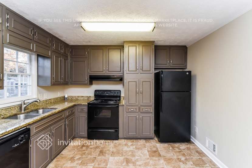 Building Photo - 3396 San Antonio Dr