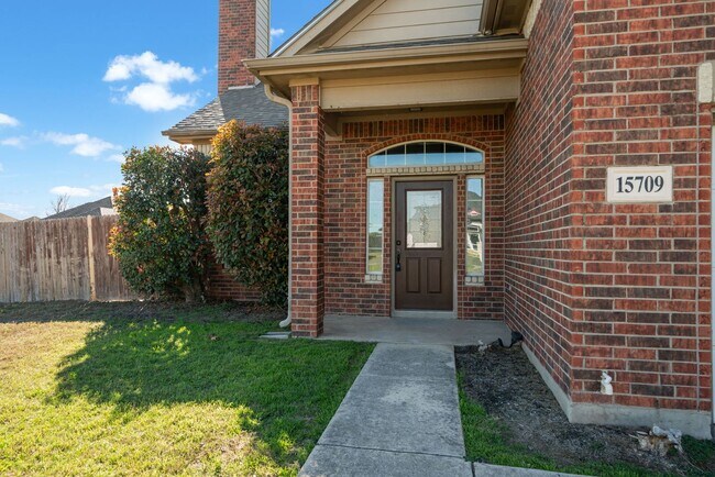 Building Photo - Spacious 4BR Home w/ Game Room | No HOA | Prime Selma Location - Realtor Commission: $500