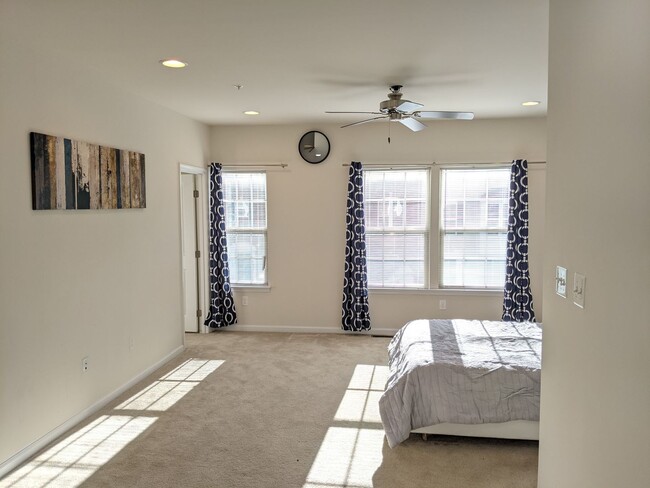Building Photo - Bottom level (two story) *END UNIT* condo ...