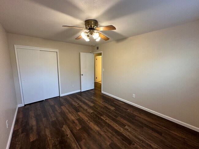Building Photo - 1424 Kent Way