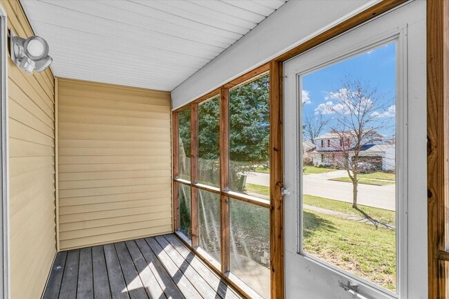 Building Photo - Luxurious & Expansive Duplex in Prime East Bloomington – Your Next Home Awaits!