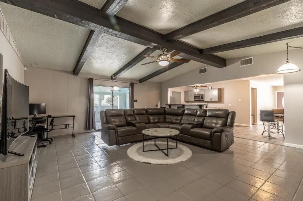 Building Photo - 463 Sprucewood Ln