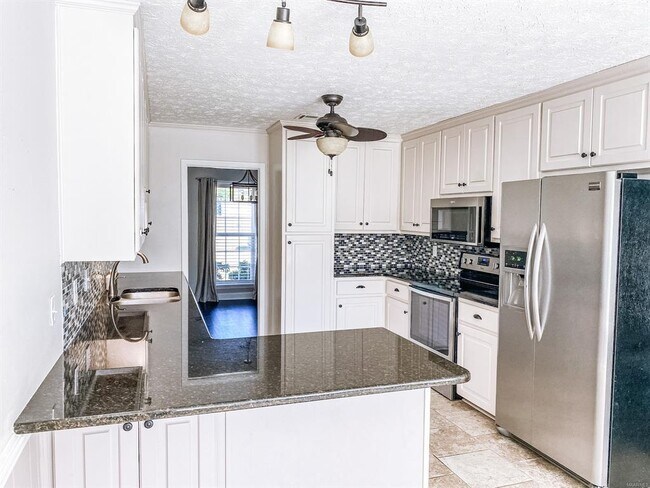 Building Photo - 122 Livingston Cir