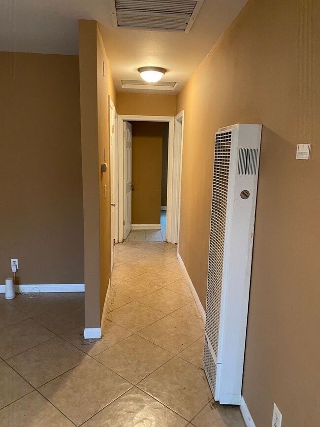 Building Photo - Lake Elsinore 2-Bedroom Home – $1,899 Limi...