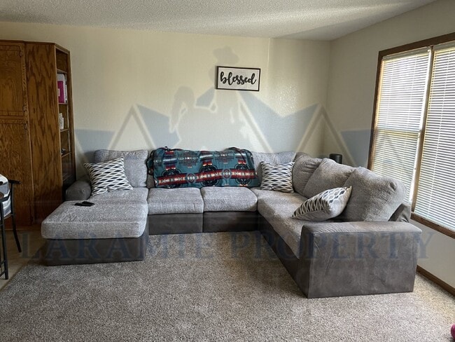 Building Photo - 1 Bed, 1 Bath Apartment