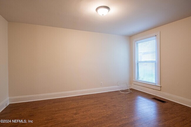 Building Photo - 4333 Longfellow St