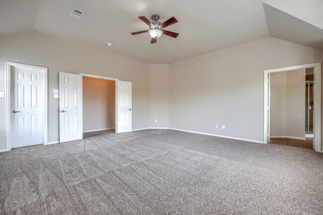 Building Photo - 5 Bedroom Home with Brand-New Carpet in Grayhawk | 3-Car Garage | Frisco ISD | Game Room