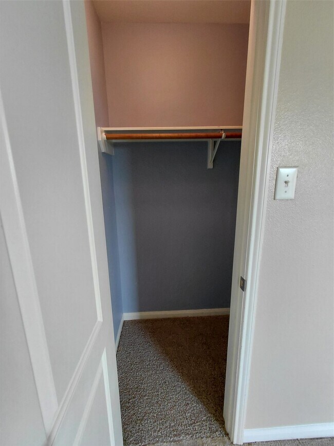 Building Photo - 8902 Stagewood Dr