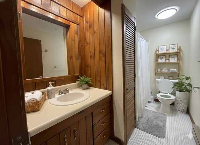 Building Photo - 18 Cannongate Rd