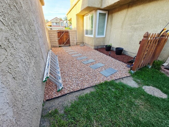 Building Photo - Moorpark College 3+3 single family home!