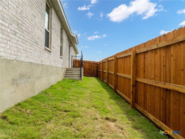 Building Photo - 5121 Rose Petal Ct
