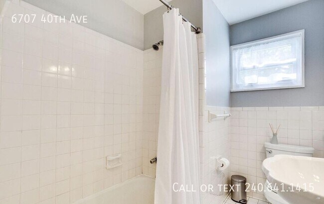 Building Photo - 6707 40th Ave