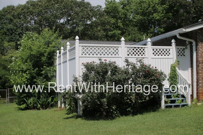Building Photo - Charming Newly Renovated 3bd/ 2ba/ Gorgeou...
