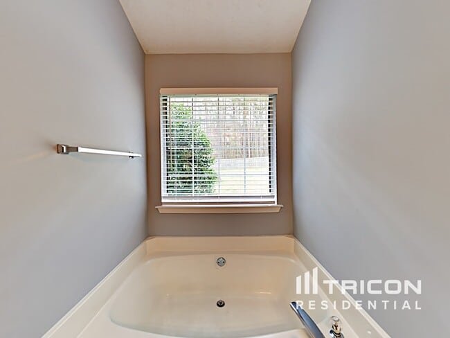 Building Photo - 1610 Westfield Ct NW