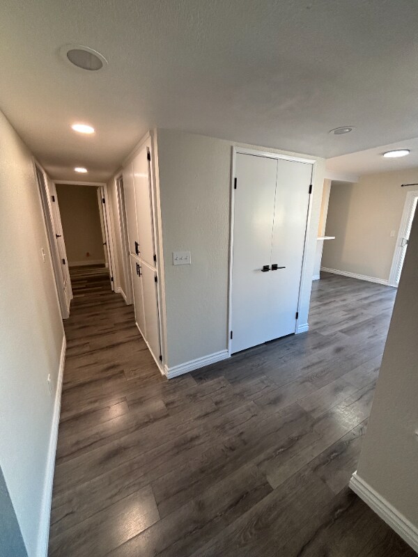 Building Photo - 322 S Vista Del Canon