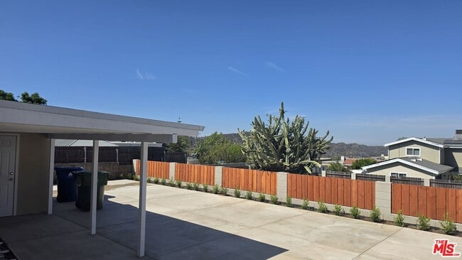 Building Photo - 10323 Samoa Ave