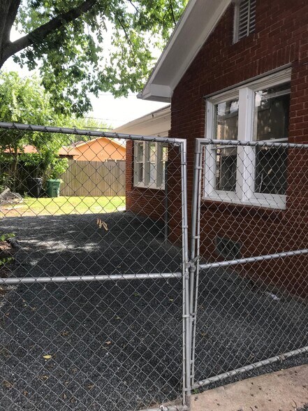 Fenced Back Yard - 1125 W Gray St