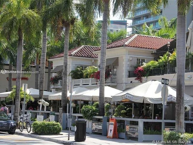 Building Photo - 1060 Brickell Ave