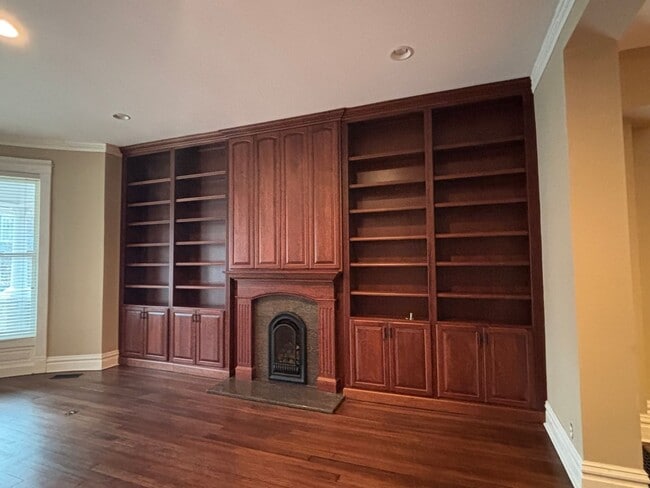 Building Photo - Historic Downtown Home with Modern Charm