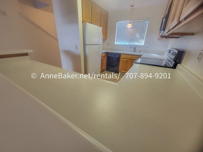 Building Photo - Cloverdale Meadow Condo Available Now