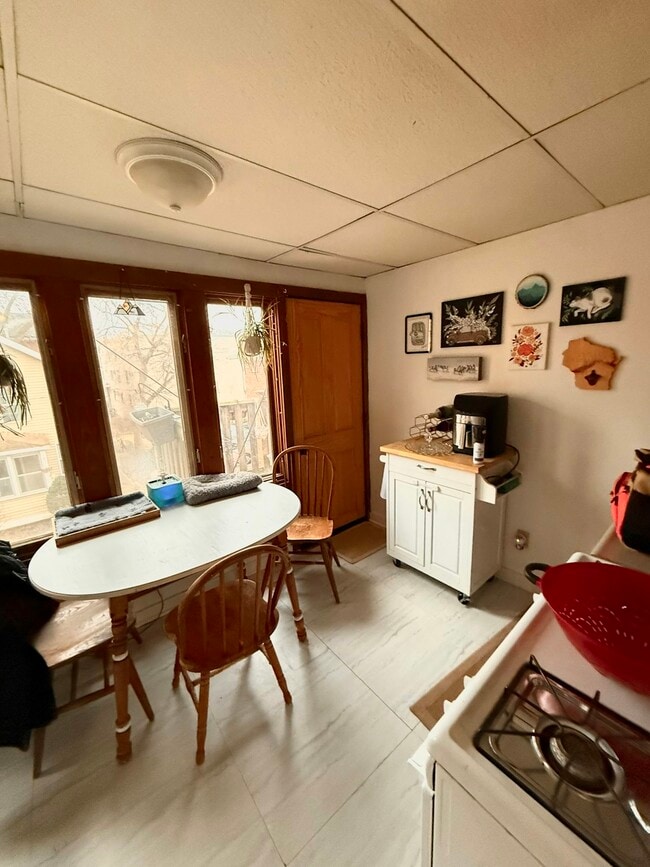 Building Photo - 517 W Doty St