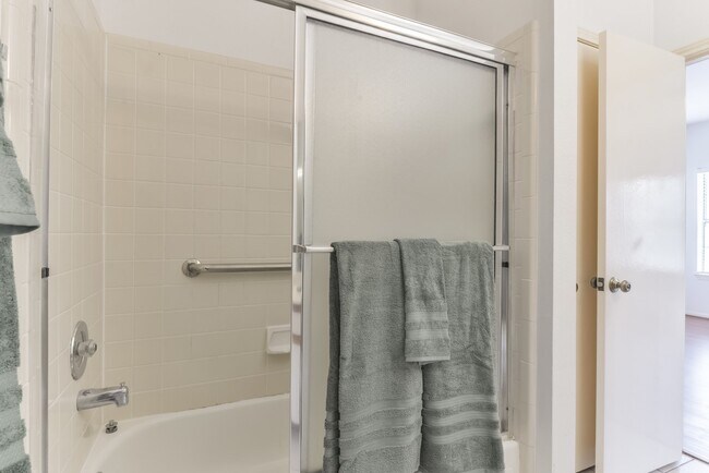 Building Photo - 3126 Holly Hall St