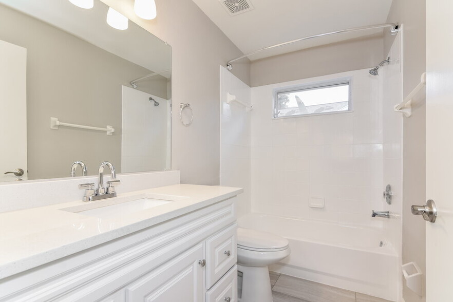 Building Photo - 26808 Haverhill Dr