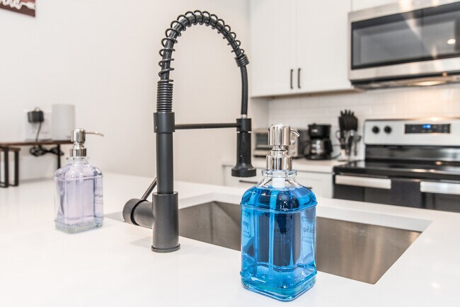 Building Photo - 2435 Master St