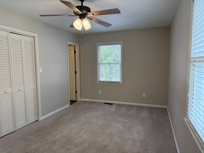 Building Photo - 3-Bedroom Townhome Just Minutes From Downtown Hickory!