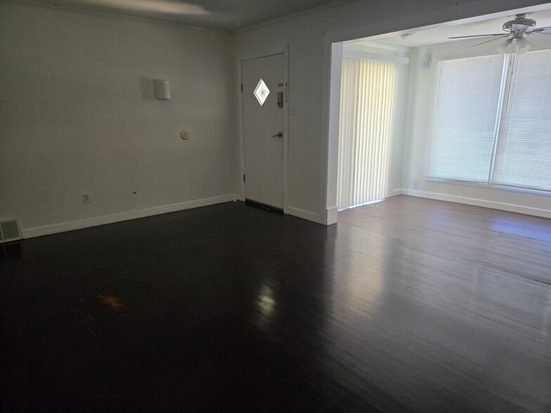 Living area view to main entrance and sitting area - 2863 Colorado Ave
