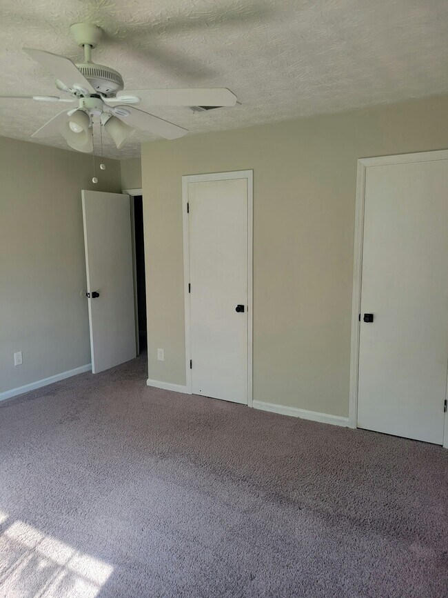 Building Photo - 5924 N Castlegate Dr