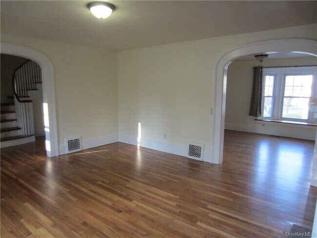 Building Photo - 212 S Cherry St