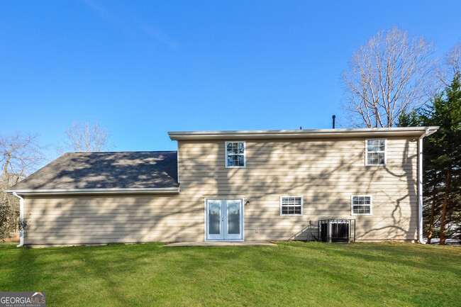Building Photo - 90 Lakefront Dr