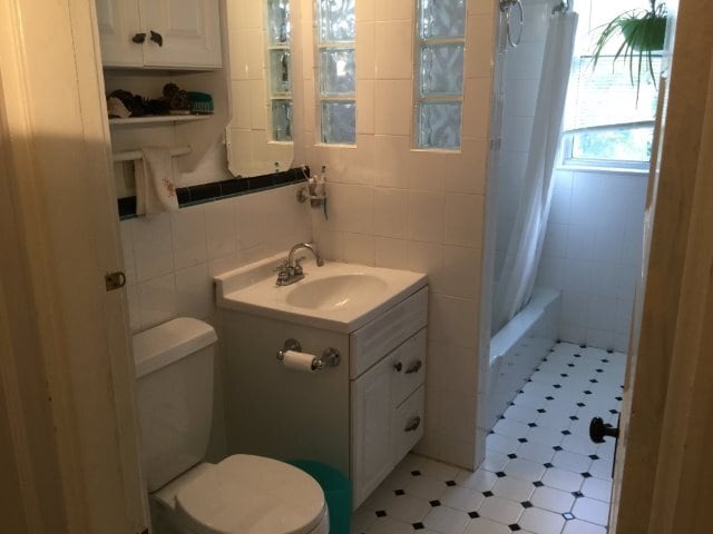 Bathroom - 8 Amory St