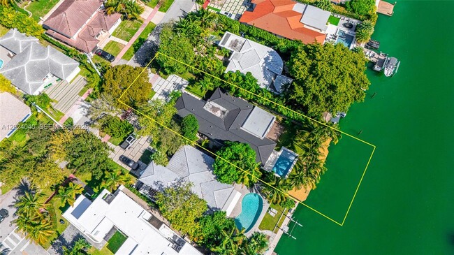 Building Photo - 550 S Shore Dr