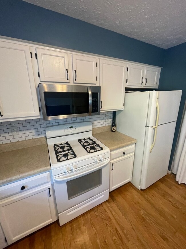 Building Photo - Available Now! Updated townhome in Havre D...