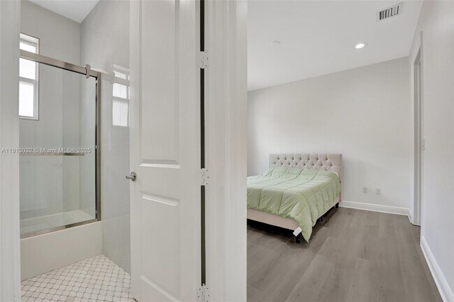 Building Photo - 407 SW 17th St