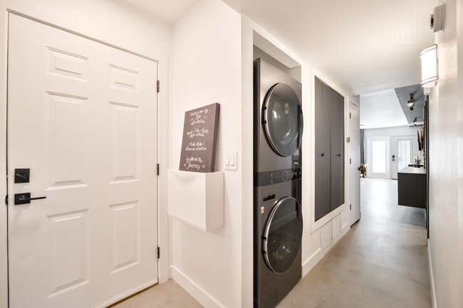 Building Photo - Wilson Place 102