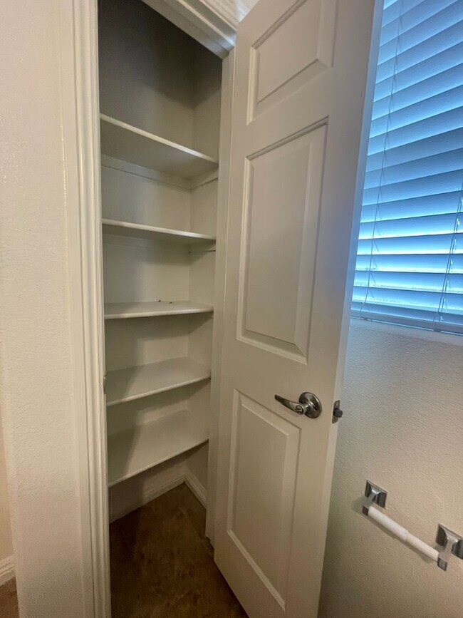 Building Photo - Great 3 bedroom Townhome Available Soon!