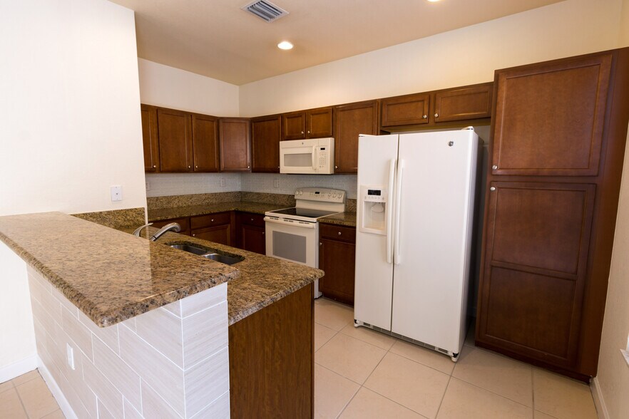 Kitchen - 9362 SW 171st Ave