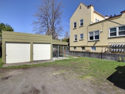 Building Photo - 3087 SE Ankeny St