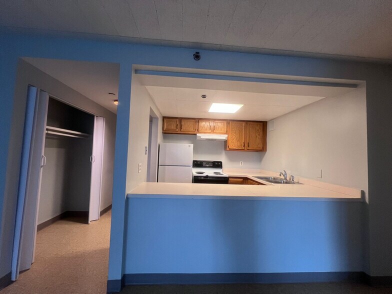 Primary Photo - 100 Jefferson Sq