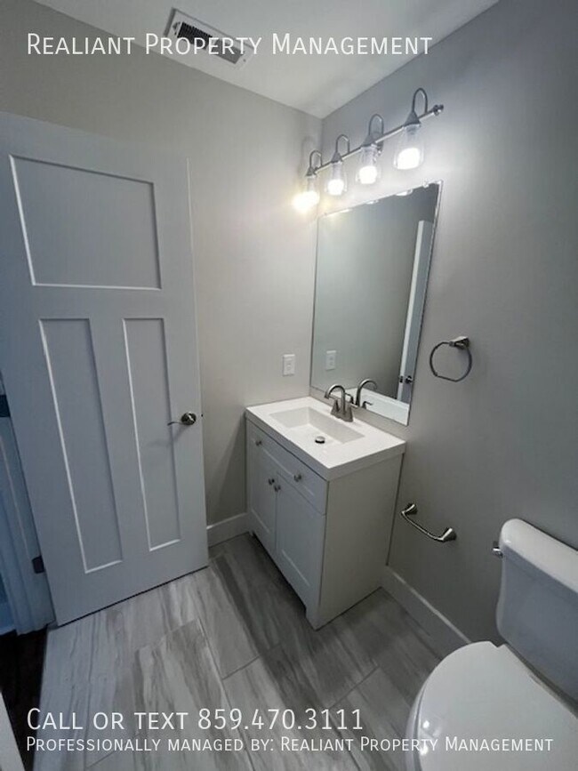 Building Photo - Completely Remodeled, 3 Bedroom, 3 bath ho...