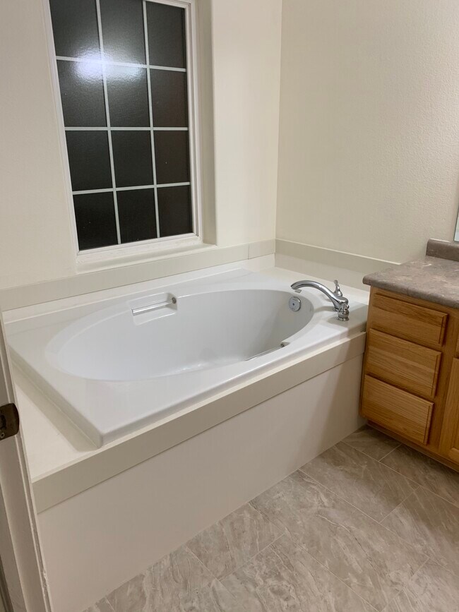 Master bath - 2260 Cumorah Way