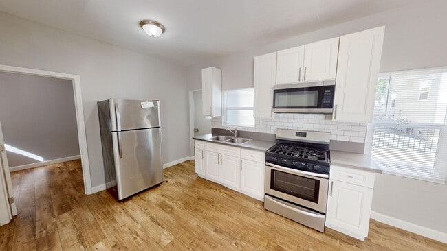 Interior Photo - Chelsea/Soto