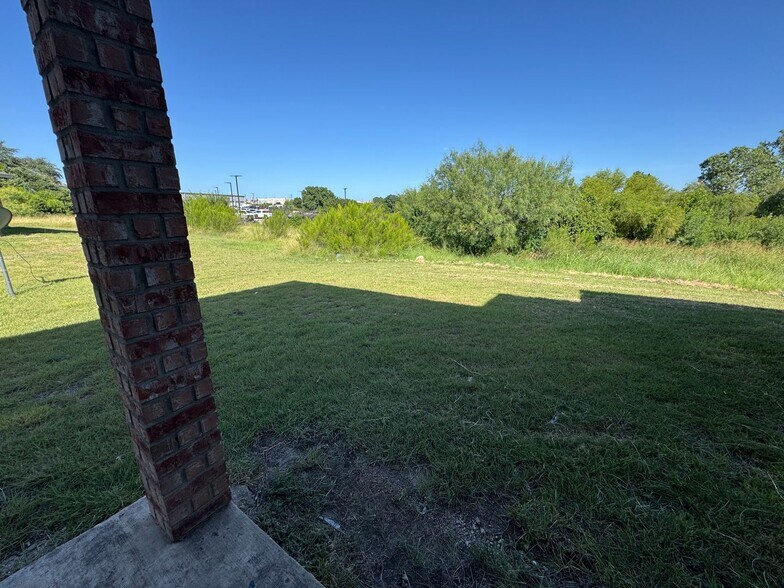 Building Photo - 3603 Malibu Ln