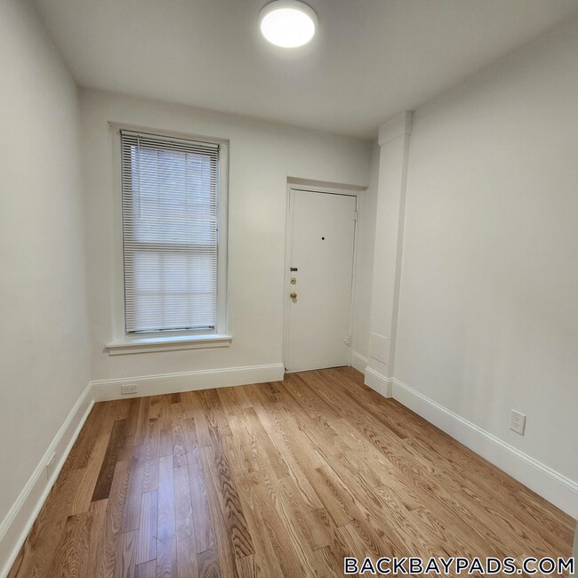 Building Photo - 60 Clearway St