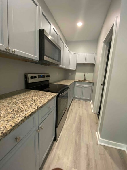 Building Photo - 3109 6th Ave